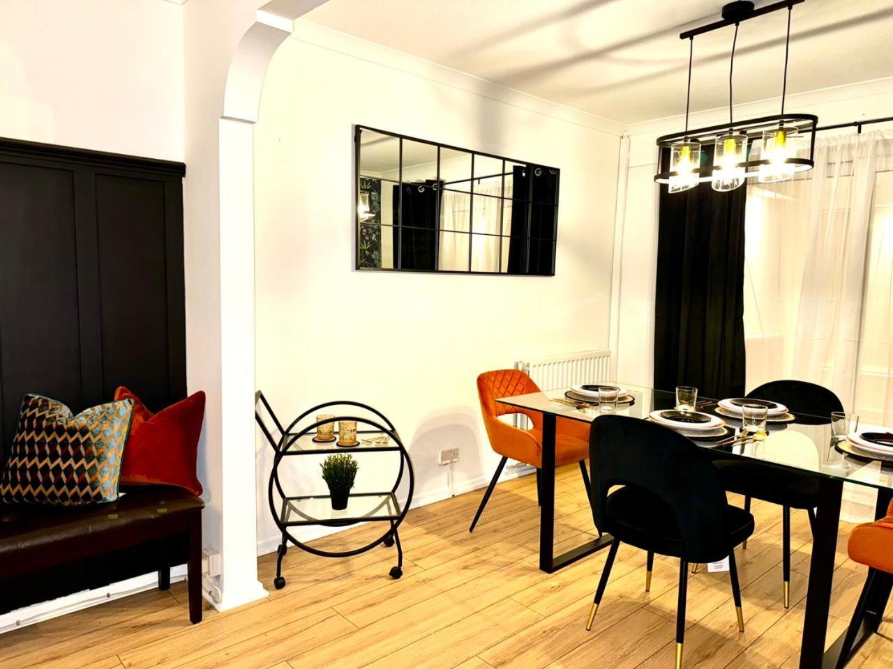 Rnm - Business Professionals Ready, Cost Effective For Large Stays! 3 Bedroom Lounge, Private Access & Entire Place, Kitchen & Washroom With Amenities, Smart Tv, Easy Access, Fast Wifi, Large Driveway, Great Transport Links, Near Worcester Hospital A 우스터 외부 사진