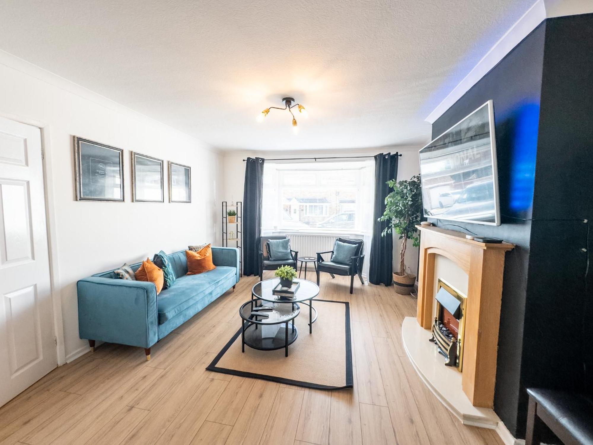 Rnm - Business Professionals Ready, Cost Effective For Large Stays! 3 Bedroom Lounge, Private Access & Entire Place, Kitchen & Washroom With Amenities, Smart Tv, Easy Access, Fast Wifi, Large Driveway, Great Transport Links, Near Worcester Hospital A 우스터 외부 사진